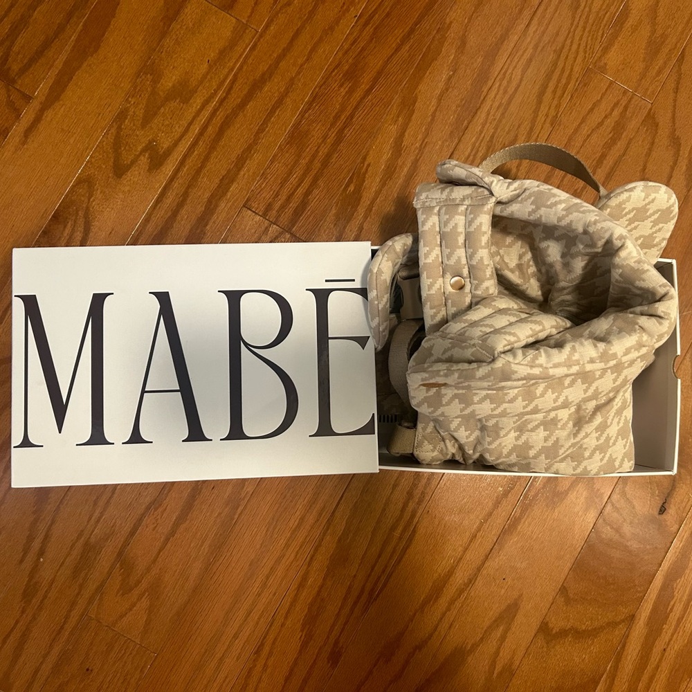 Mabe The Monarch Carrier in beige houndstooth